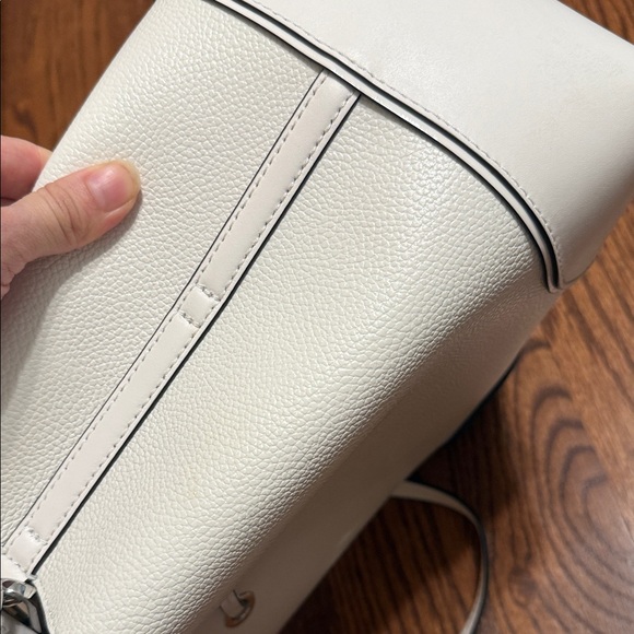 MICHAEL KORS White Pebbled Leather Drawstring Bucket Shoulder Bag - Picture 10 of 16